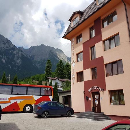 Hotel Iri Buşteni 外观 照片