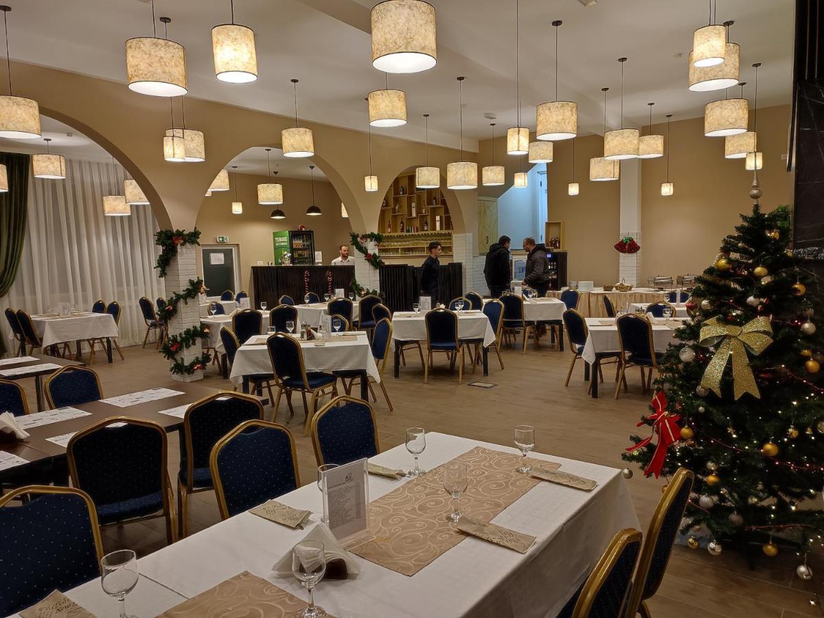 Hotel Iri Buşteni 外观 照片