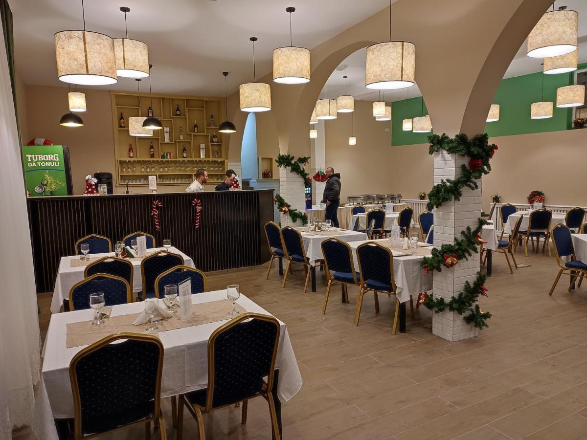 Hotel Iri Buşteni 外观 照片