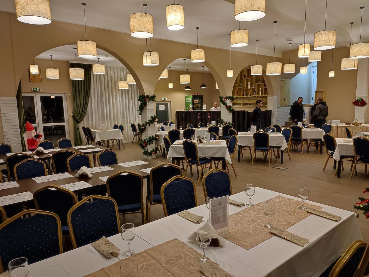 Hotel Iri Buşteni 外观 照片