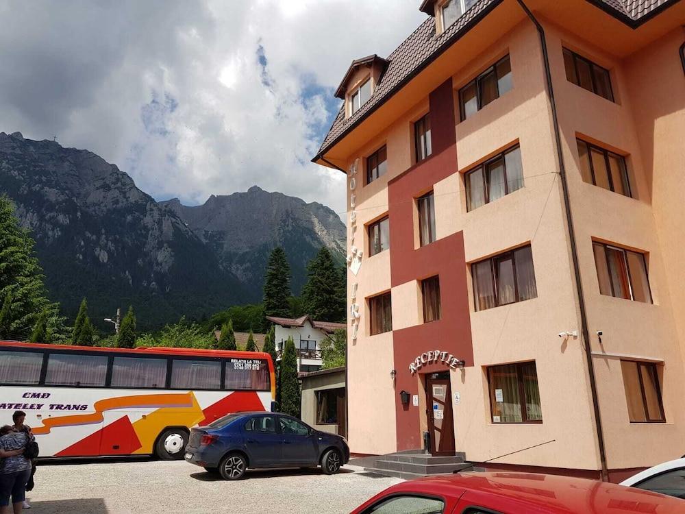 Hotel Iri Buşteni 外观 照片