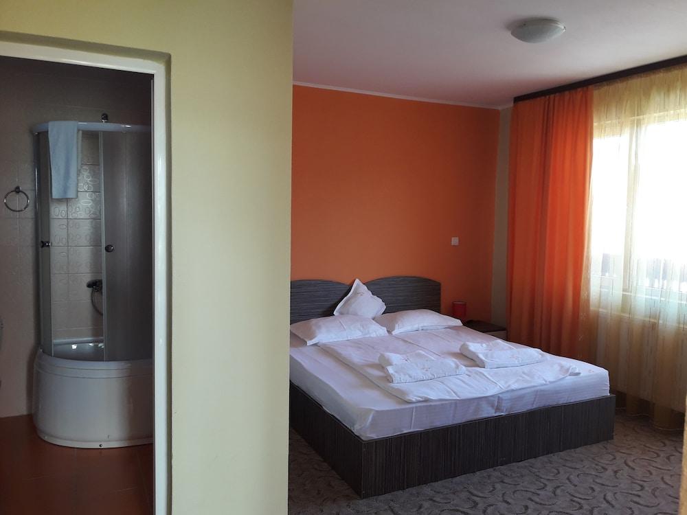 Hotel Iri Buşteni 外观 照片