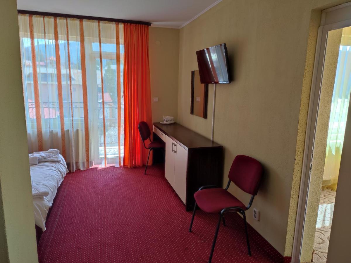 Hotel Iri Buşteni 外观 照片